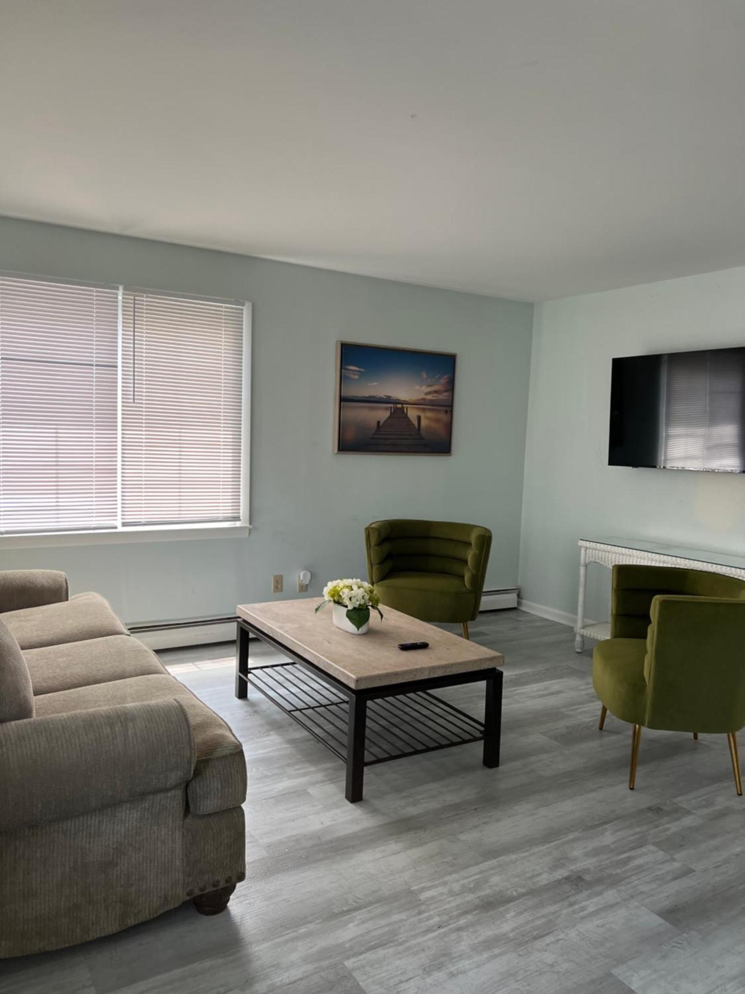 Apartment Crystal Sands Phila Ave